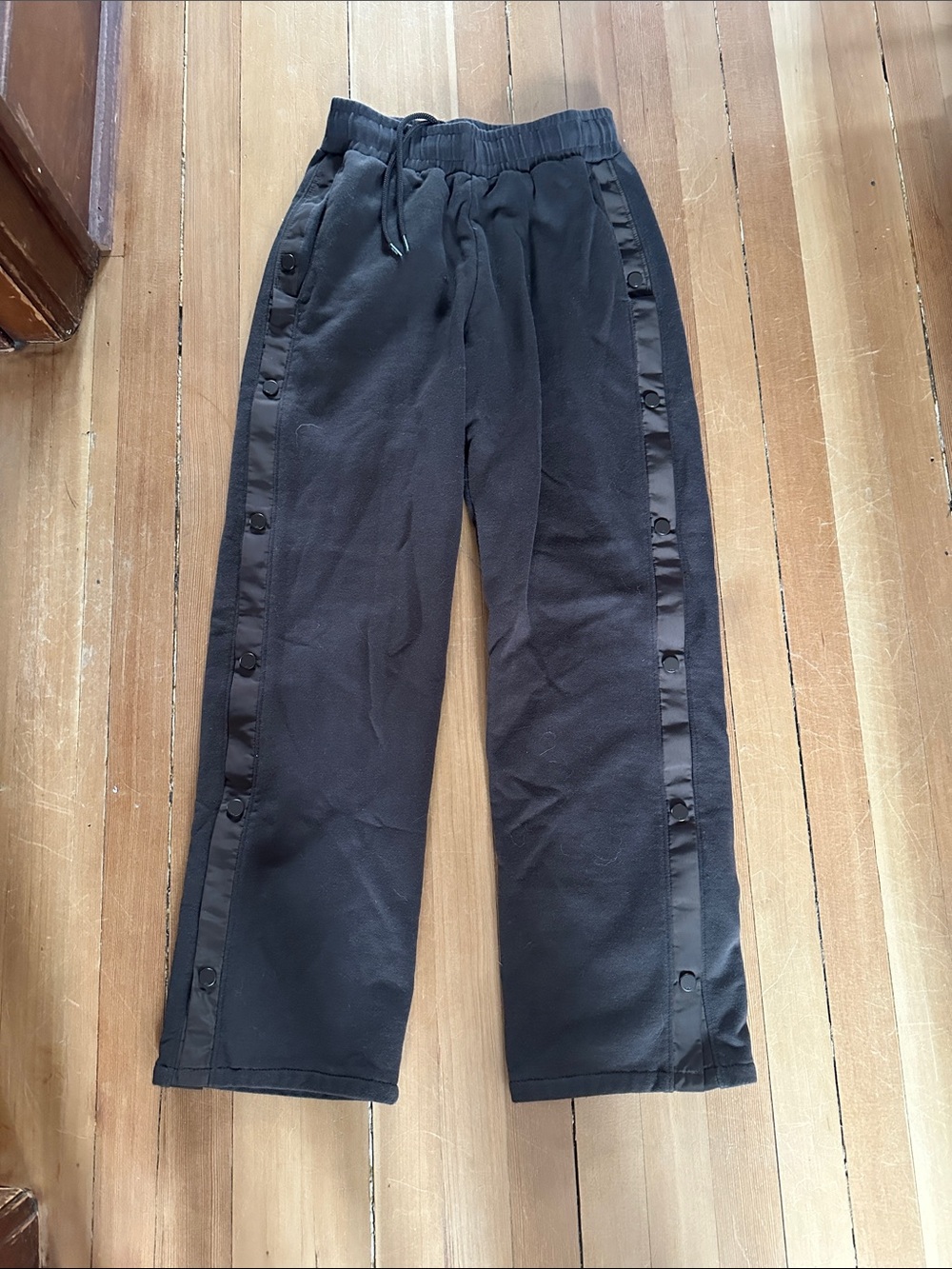 ALO Yoga Black Side-Snap Jogger Pants